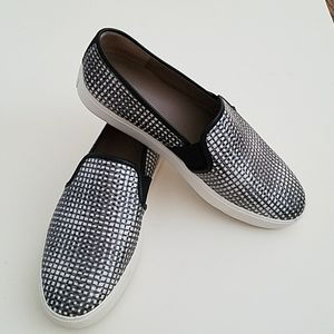 Vince slip on sneakers sz us 9 / eu 39